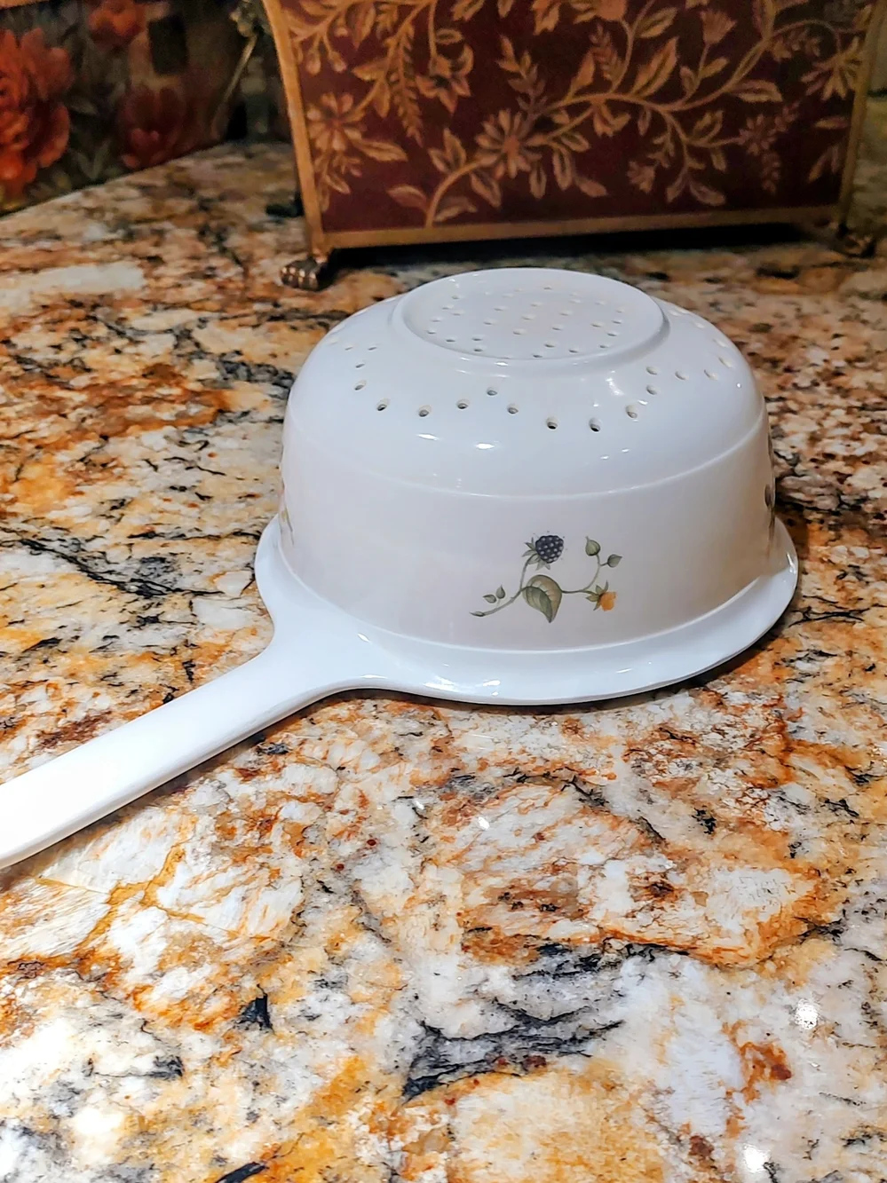 White Ashberry Melamine strainer W Peach Floral Design, vintage.